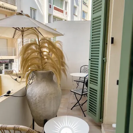 Apartment Le Pin Dore For 2 By Sunset Juan-les-Pins